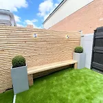 Cloud9 Guest House - By Coastline Retreats - 2 Bedroom Self Contained Garden Flat - Luxury Bath, Netflix, Superfast Wifi, Parking Included