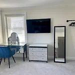 Exquisite Apartment, Stone Throw From The Beach