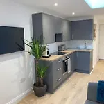 Stylish 1 Bedroom Studio Outdoor Area And Hot Tub