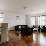 Top Quality Beach Front Apartment Sleep Up To 7 Guests