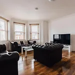 Top Quality Beach Front Apartment Sleep Up To 7 Guests