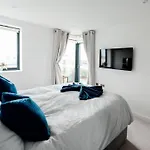 Brand New Beachfront Ground Floor With Garden 2 Bed Apartment 6 Guests