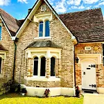 Karen\'S Cottage