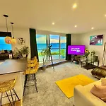 Stunning Sea View Two Double Bedroom Apartment - With Balcony - Opposite Beachfront Walk