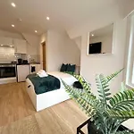 310, The Kove, West Hill Road