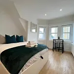 310, The Kove, West Hill Road