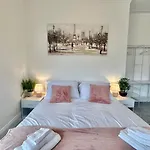 Chic Apartment In Central Bournemouth With Parking