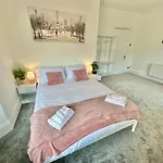 Chic Apartment In Central Bournemouth With Parking