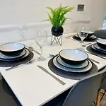 Chic Apartment In Central Bournemouth With Parking
