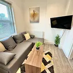 Chic Apartment In Central Bournemouth With Parking