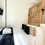 Flat 12, 10 St John\'S Road