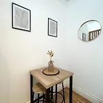 Flat 12, 10 St John\'S Road