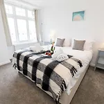 Ocean Breeze - 1 Minute From The Beach - 10 Minute From Bic - Fast Wi-Fi - Smart Tv