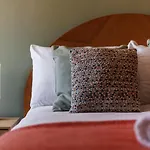 Modern 1 Bed Seaside Apartment