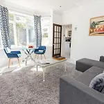 Queens Park Views By Grandeur Property