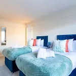 Stunning Sea View 2 Bedroom Sleeps 6- Free Parking