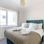 Stunning Sea View 2 Bedroom Sleeps 6- Free Parking