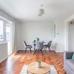 Spacious Sea View 2 Bedroom Sleeps 6-Free Parking