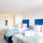 Stunner Sea View 2 Bedroom Sleeps 6-Free Parking