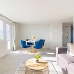 Stunner Sea View 2 Bedroom Sleeps 6-Free Parking