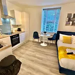 Serenity Retreat - Tranquil Apartment Close To Beach