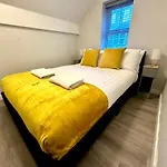 Urban Retreat - Close To Town And Beach