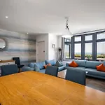 Luxury 3 Bed Apartment- Large Balcony With Seaviews