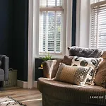 The Blue Bank Suite By Grandeur Property