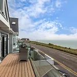 Luxury 3 Bed Apartment- Large Balcony With Seaviews