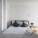 Luxury 3 Bed Apartment- Large Balcony With Seaviews