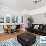 Bournecoast: Spacious Flat Near Beach/Shops-Fm9582
