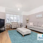 Bournecoast: Spacious Flat Near Beach/Shops-Fm9586