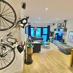 Modern, Spacious Flat In The Heart Of Bournemouth.