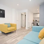 Sea Air - 2 Bedrooms - Parking - Mins To Beach