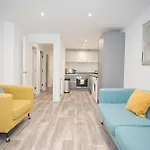Sea Air - 2 Bedrooms - Parking - Mins To Beach