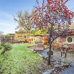 Cozy Cottage, Secure Garden, Dog Freindly