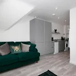 Nightingale - Perfect Location Close To The Beach - Free Parking