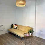 Central, Modern Apartment
