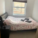 Entire Town Centre 2 Bedroom Apartment Very Close To Beach