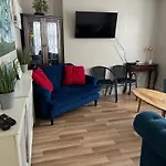 Relaxing Home - 7-10Min To Bournemouth Sandy Beach By Car - Private Garden, Parking And Spa
