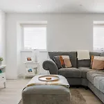 Modern 1 Bed, Close To Beach And Highstreet