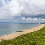 Modern 1 Bed, Close To Beach And Highstreet