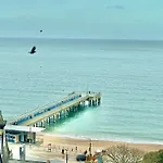 Pier View Retreat - Close To Beach - Sea Views With Parking
