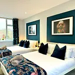 Bournemouth Bliss: 3Bedroom Near Sea & Town Vibes!