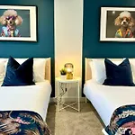 Bournemouth Bliss: 3Bedroom Near Sea & Town Vibes!