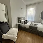 5 Min From The Beach ,Parking In Guest House