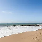 The Beach House By Grandeur Property