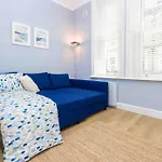*Town Centre* 2 Bed Luxury Sunny Apartment - 5 Mins To The Beach - Sleeps 5 - In The Heart Of Bournemouth Town Centre