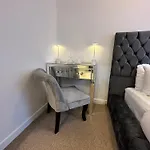 Comfortable For One Cozy For Two 5 Min From The Beach Small Room.