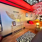 Beyond - Romantic Basement Apartment - Close To Beach - With Parking